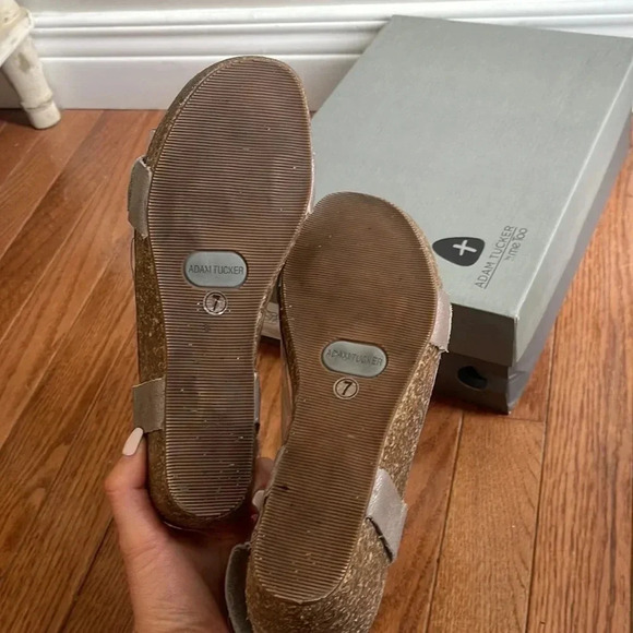 Adam Tucker by Me Too pewter metallic sandals - Picture 7 of 7